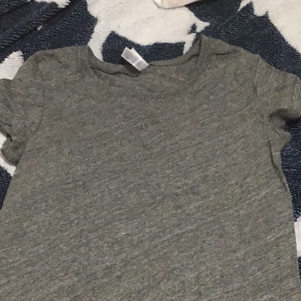 Gray tee